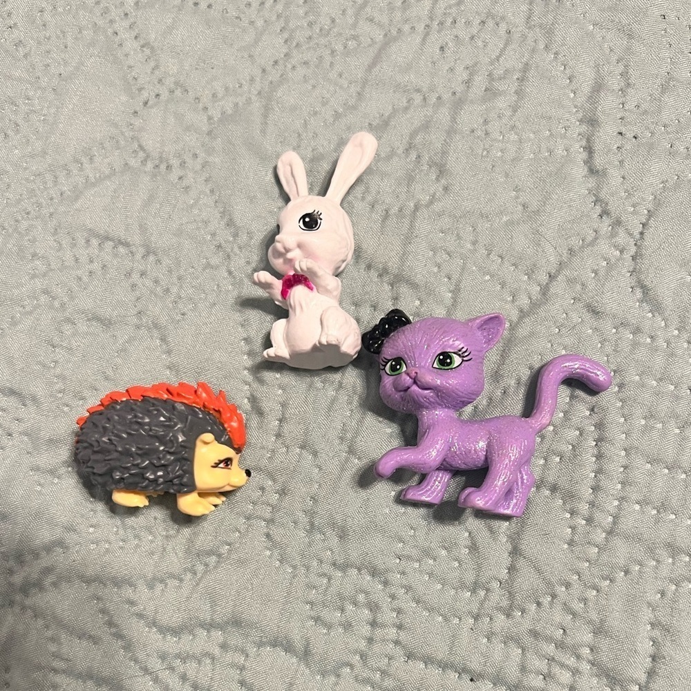 3 little figurines Polly pocket purple cat, Barbie bunny, monster high hedgehog